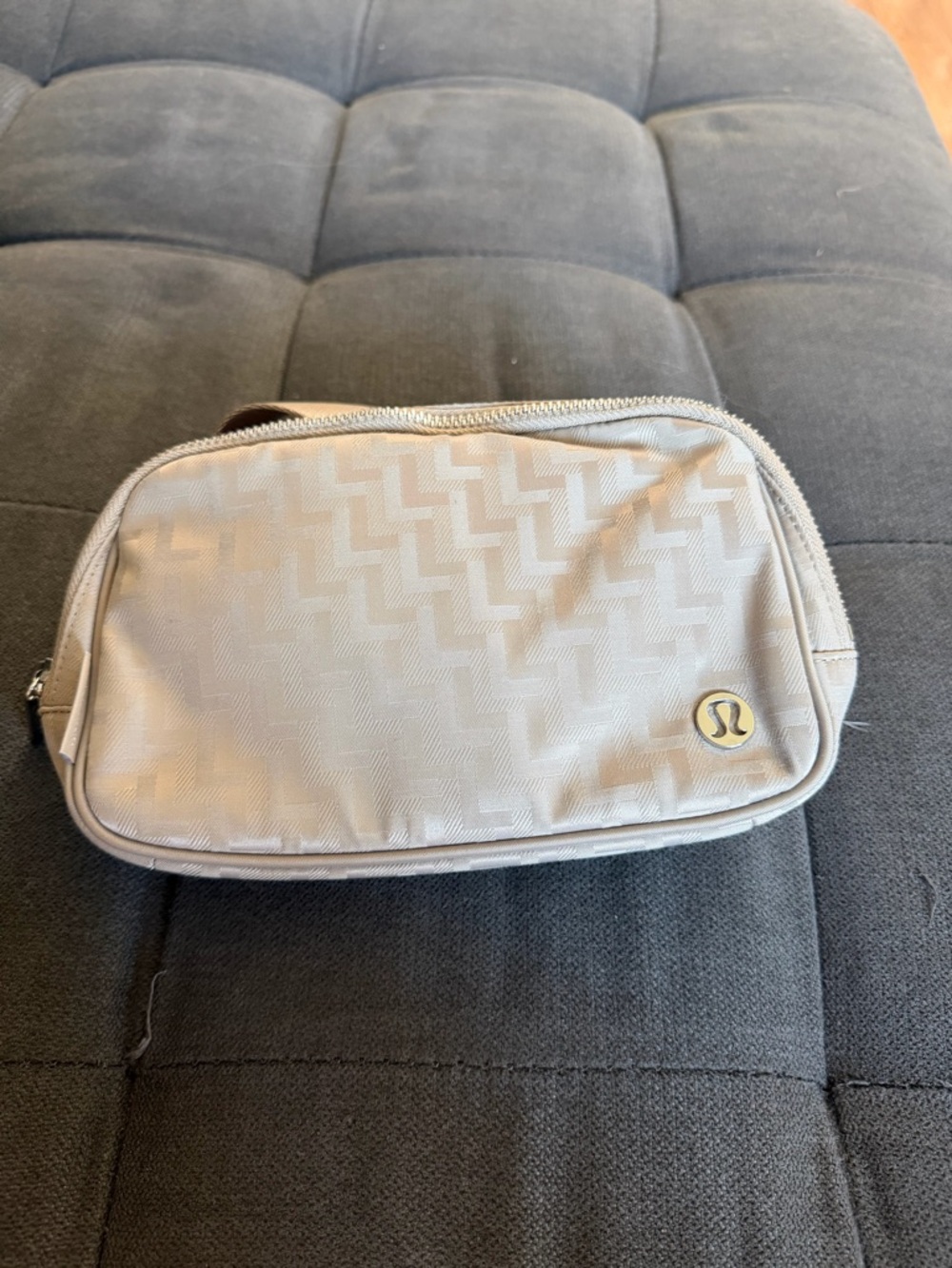 lululemon athletica Men’s Cream Textured Toiletry Pouch